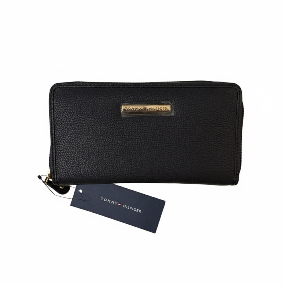 🆕 Tommy Hilfiger | Black Zipper Saffiano Wallet with Gold Accents New With Tags